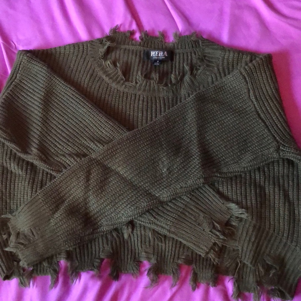 Hera collection army green crop top